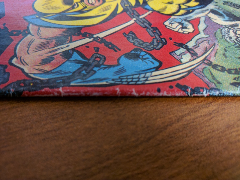 Fake copy of Incredible Hulk 181: close-up of the spine wear, which is actually printed on